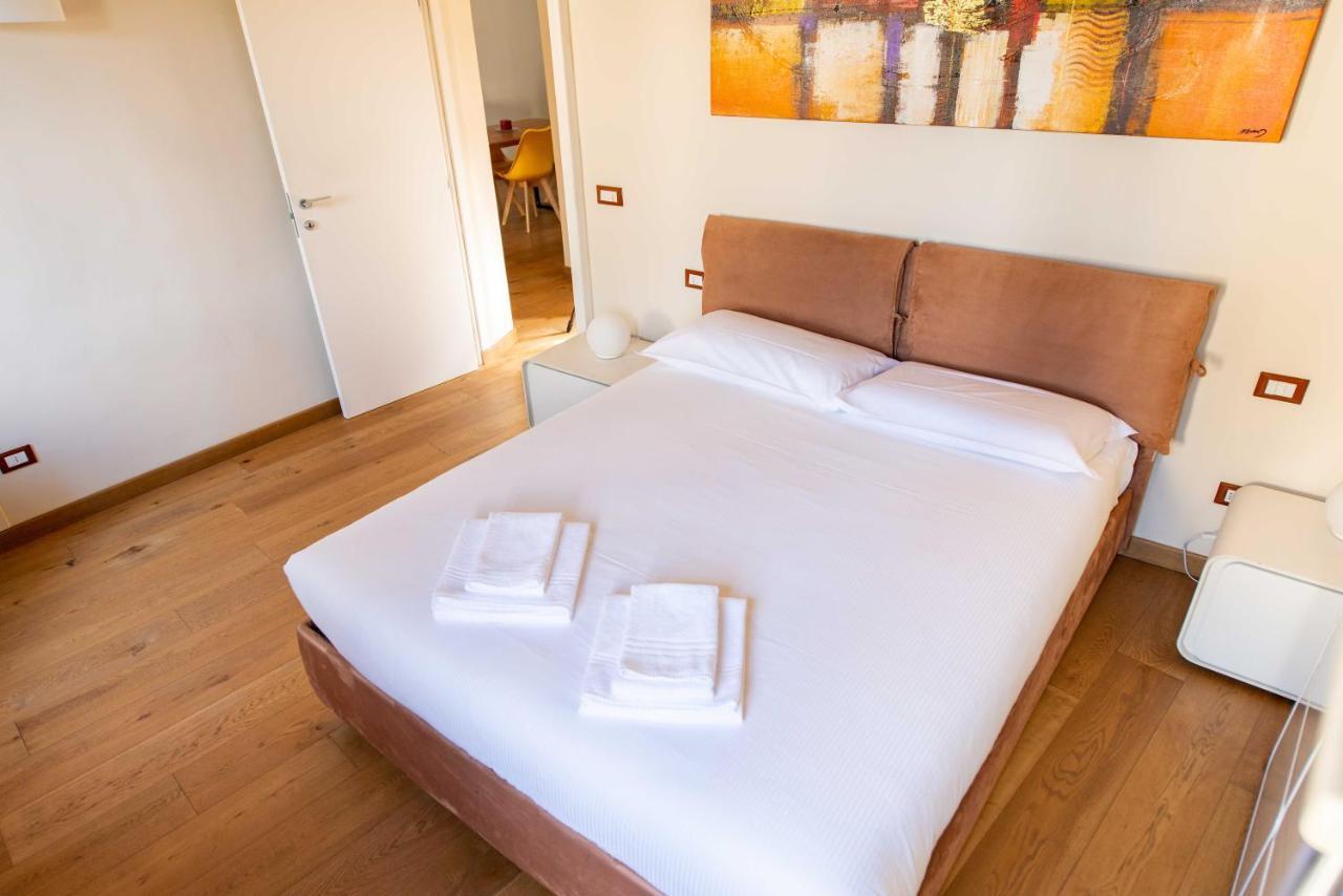 Modern, Bright Near Boboli Gardens & Santo Spirito - Homeunity Apartment Florenz