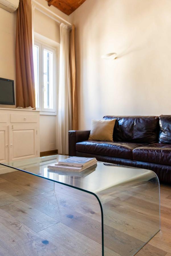 Modern, Bright Near Boboli Gardens & Santo Spirito - Homeunity Apartment Florenz
